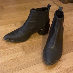 Steve Madden Black Leather Ankle boot